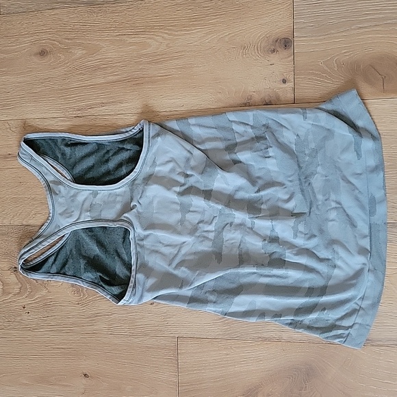 Gray Print Athleta Racerback Tank Top Size Small - Picture 4 of 4